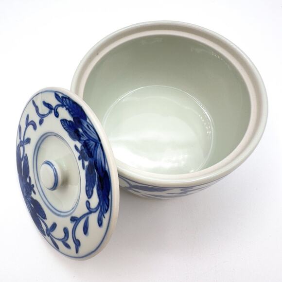 Vintage Tachikichi Kyoto Japan Blue and White Dresser Jar w Lotus Scroll Design - Picture 6 of 13